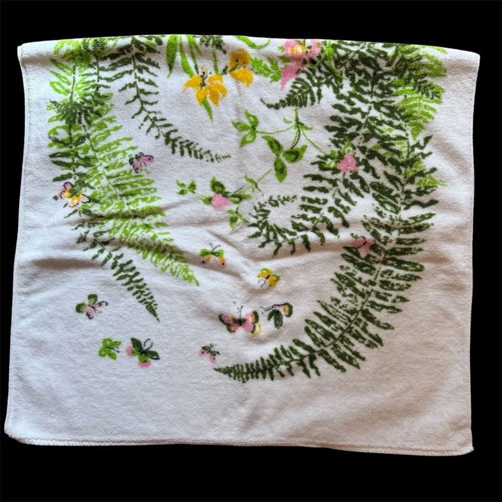 VTG Bath Towel - Floral Design - Made In The USA